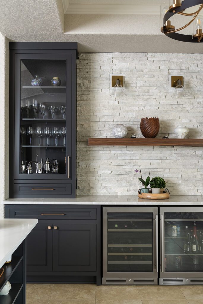 des moines built in shelves