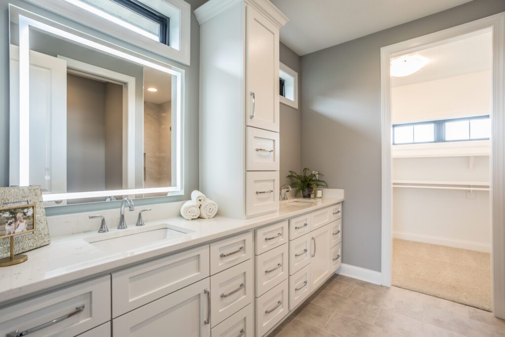 waukee des moines custom bathroom cabinets vanity